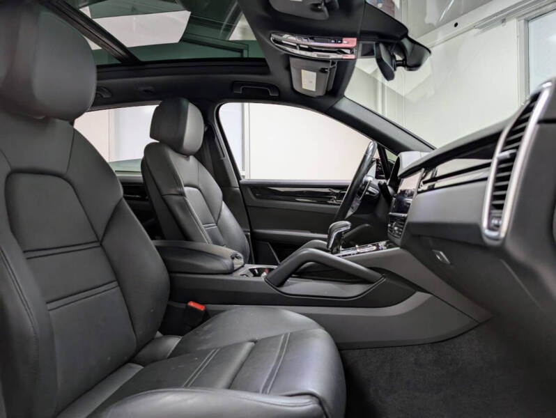 2022 Porsche Cayenne Platinum Edition