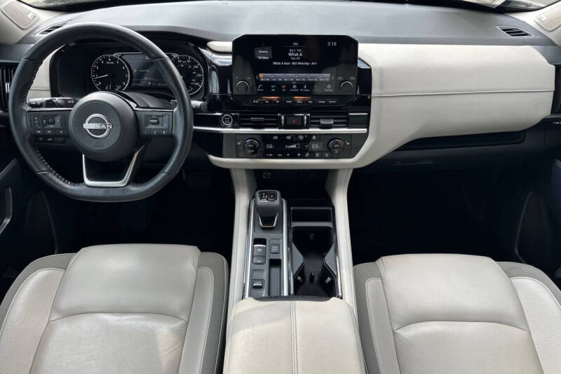 2022 Nissan Pathfinder SL