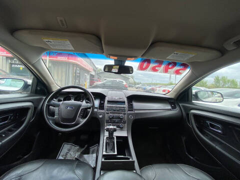 2012 Ford Taurus SE