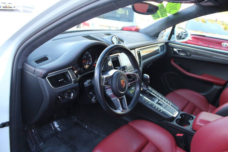 2017 Porsche Macan