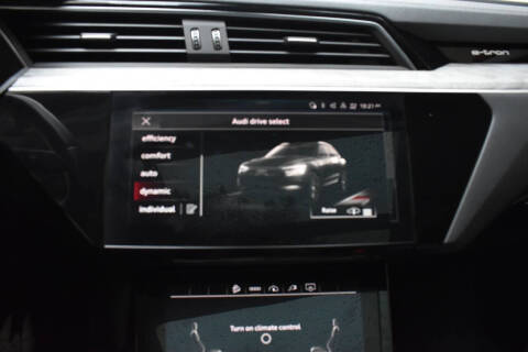 2021 Audi e-tron quattro Premium