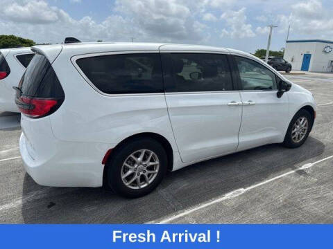2024 Chrysler Pacifica Touring