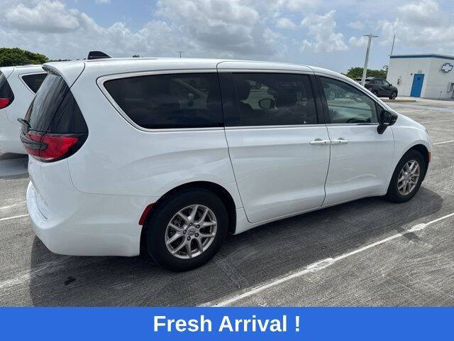 2024 Chrysler Pacifica Touring