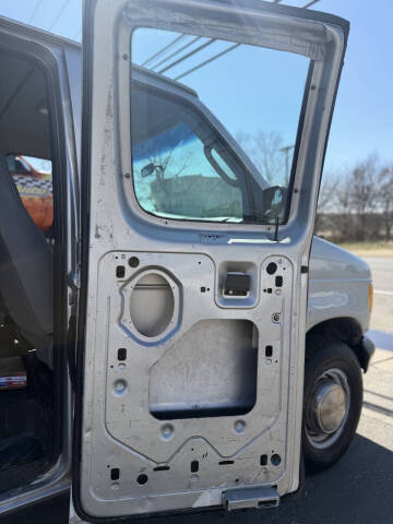 2003 Ford E-Series E-250