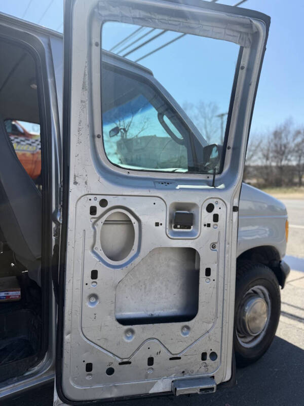 2003 Ford E-Series E-250