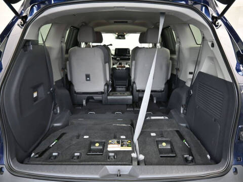 2022 Toyota Sienna LE 8-Passenger