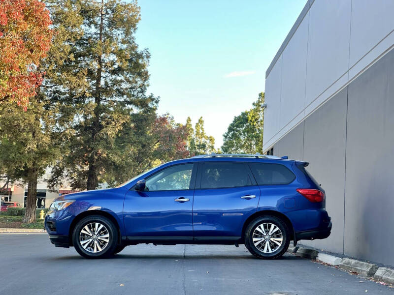 2019 Nissan Pathfinder SV