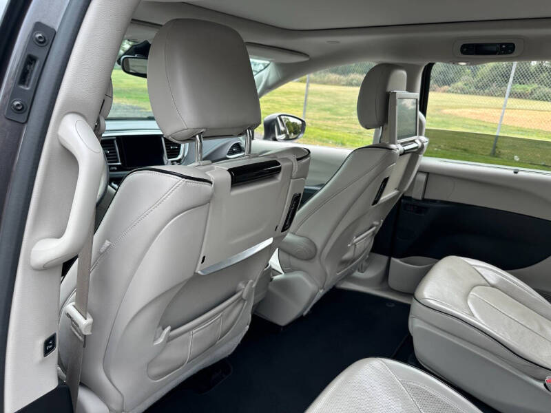 2017 Chrysler Pacifica Hybrid Platinum