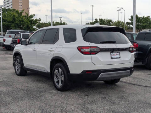 2024 Honda Pilot EX-L w/Rear Captain's Chairs