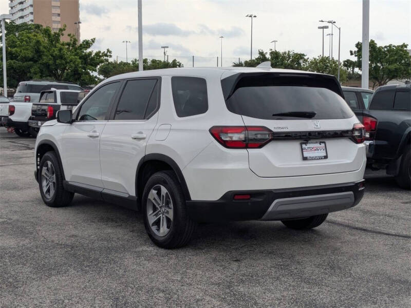 2024 Honda Pilot EX-L w/Rear Captain's Chairs