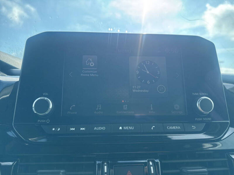 2022 Nissan Pathfinder SV