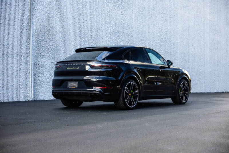 2022 Porsche Cayenne Turbo S E-Hybrid Coupe
