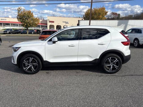 2025 Volvo XC40 B5 Core Bright Theme