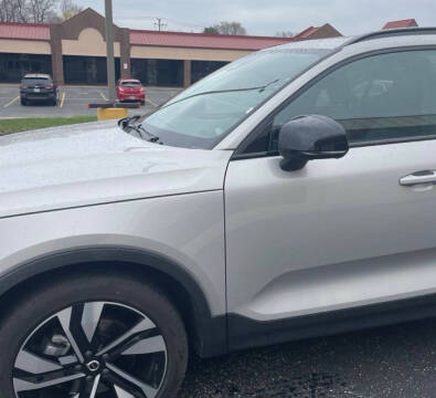 2025 Volvo XC40 B5 Plus Dark Theme