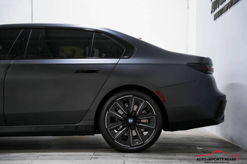 2025 BMW 7 Series 740i