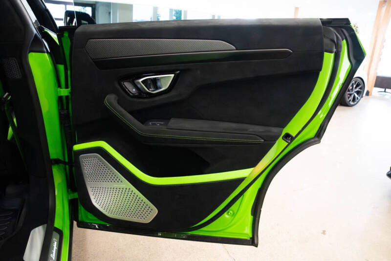 2024 Lamborghini Urus Performante