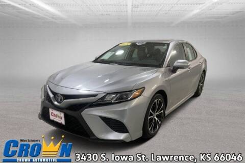 2019 Toyota Camry Hybrid for sale at Crown Automotive of Lawrence Kansas in Lawrence KS