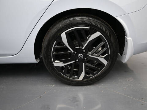 2025 Nissan Versa SR