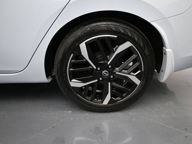 2025 Nissan Versa SR