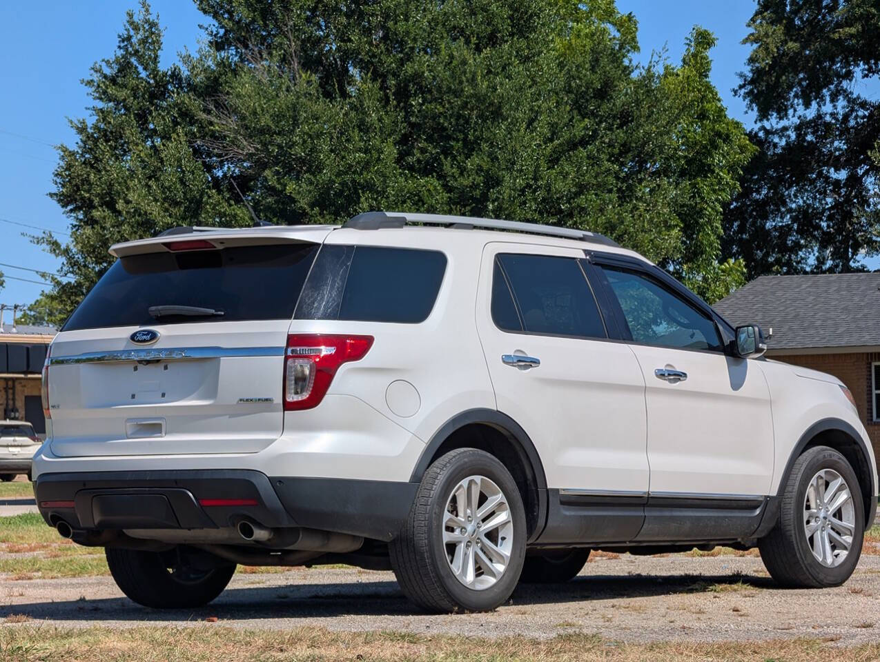 View vehicle photo 5