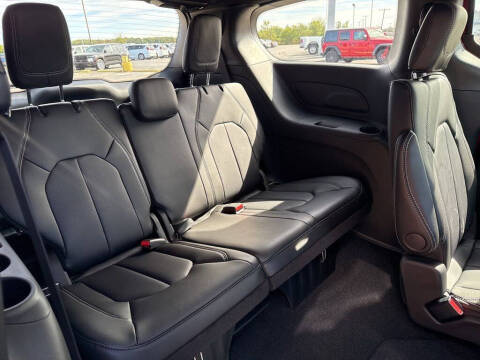 2026 Chrysler Pacifica Select