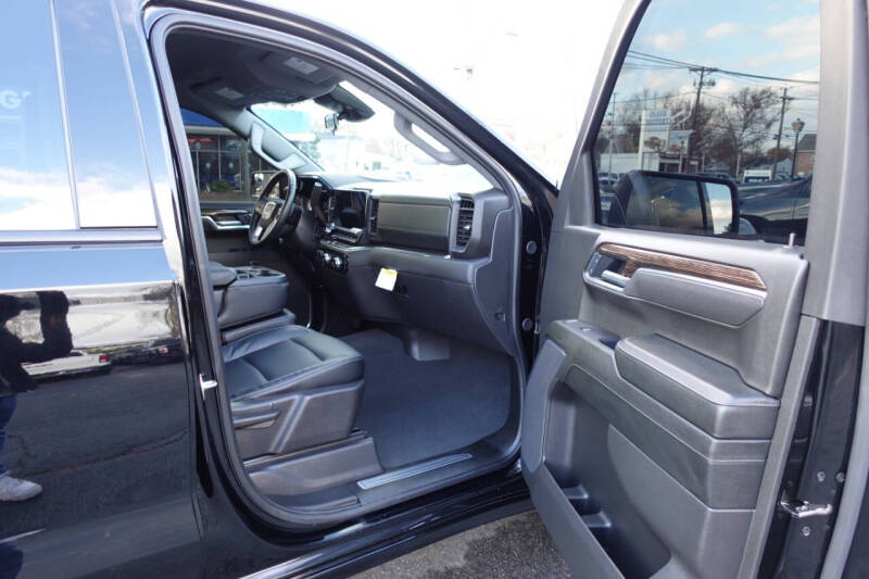 2025 GMC Sierra 1500 Elevation Standard