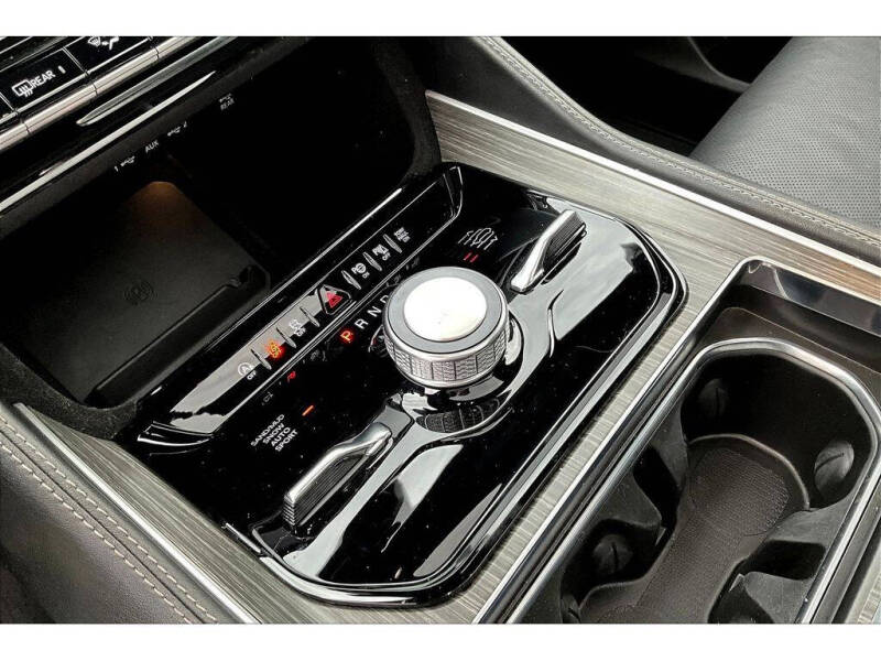 2024 Jeep Wagoneer L Series III