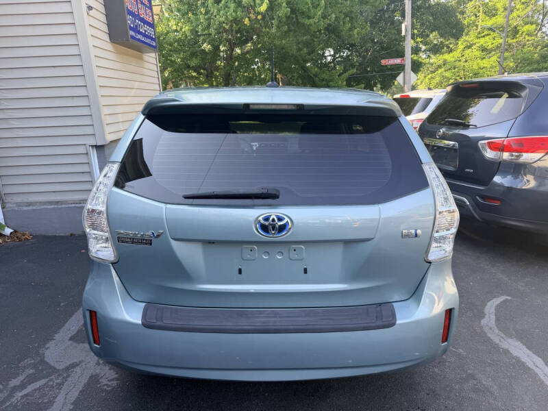 2013 Toyota Prius v Five
