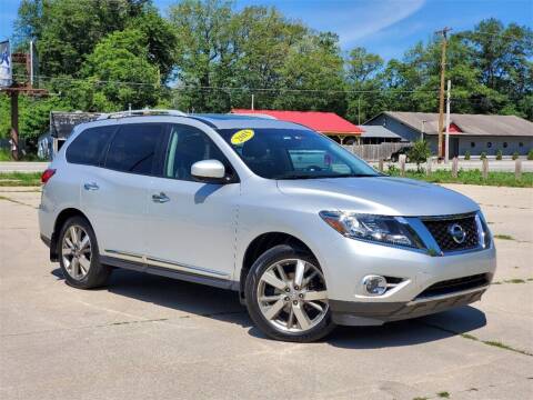 2015 Nissan Pathfinder for sale at Betten Baker Preowned Center in Twin Lake MI