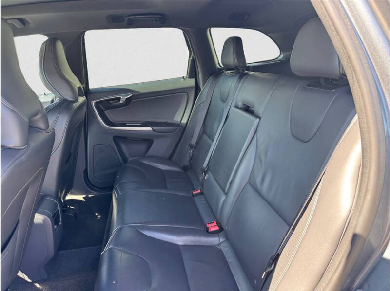 2017 Volvo XC60 T6 R-Design