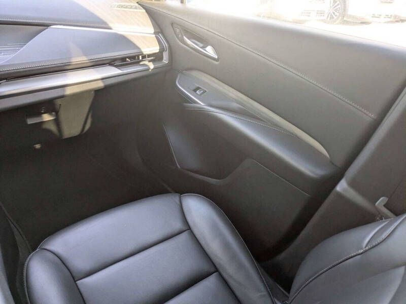 2024 Cadillac XT4 Premium Luxury
