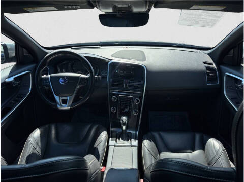 2017 Volvo XC60 T6 R-Design