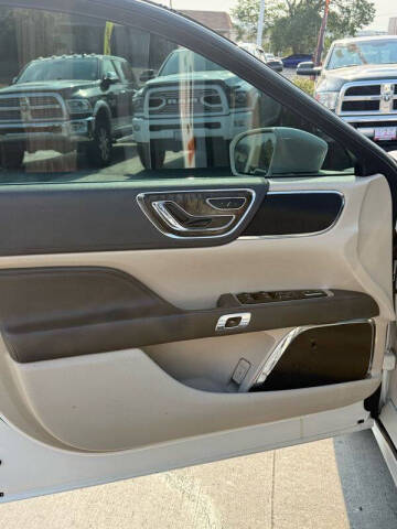 2017 Lincoln Continental Select