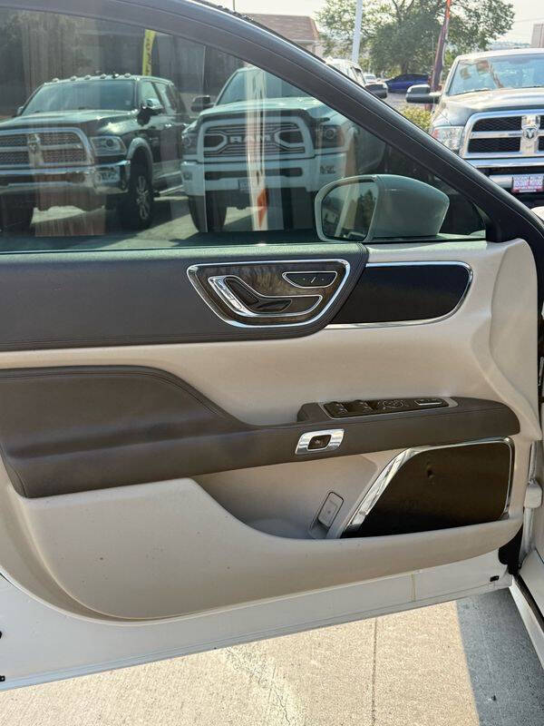 2017 Lincoln Continental Select
