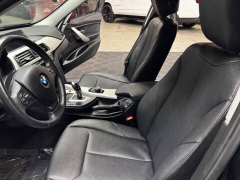 2018 BMW 3 Series 320i