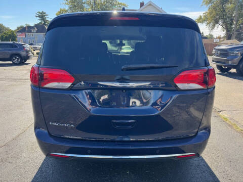 2017 Chrysler Pacifica Touring-L