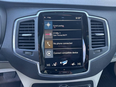 2020 Volvo XC90 T6 Momentum 6-Passenger