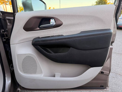 2017 Chrysler Pacifica Touring-L Plus