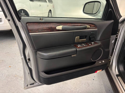 2006 Lincoln Town Car Signature Limited