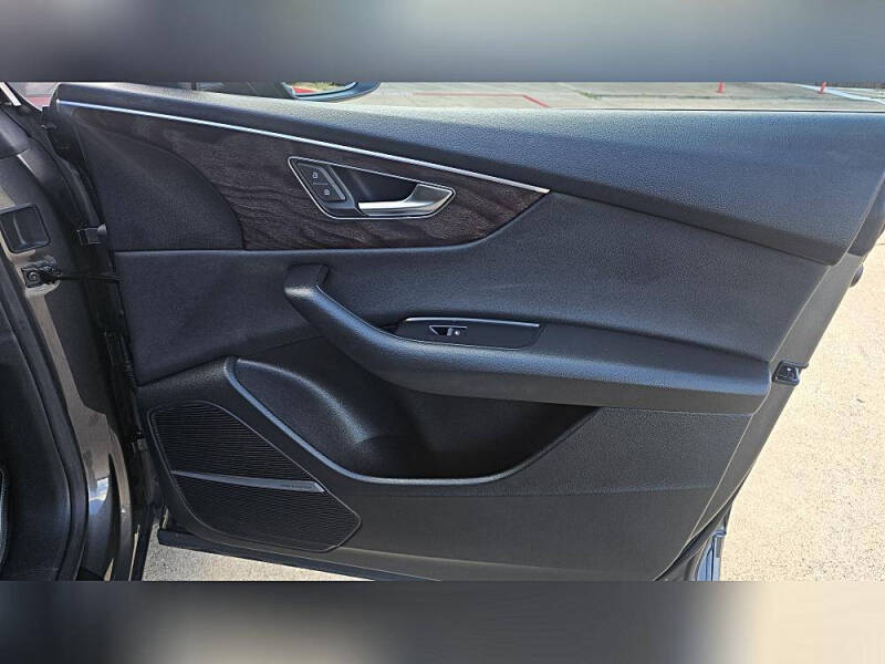 2019 Audi Q8 quattro Premium Plus 55 TFSI