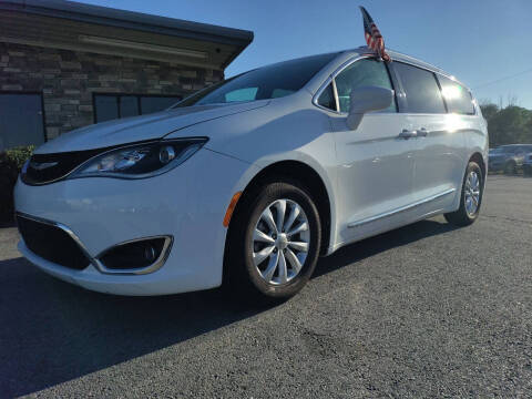 2018 Chrysler Pacifica for sale at Auto Credit Xpress in North Little Rock AR