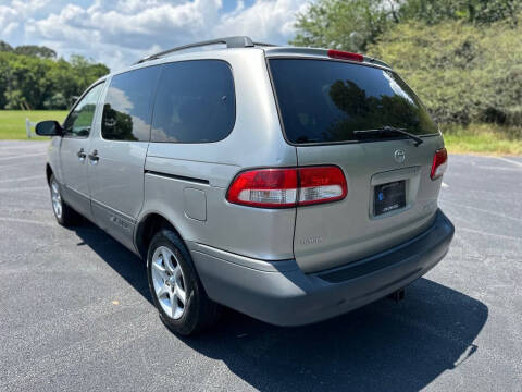 2001 Toyota Sienna LE