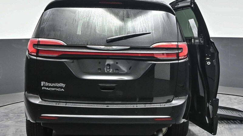 2025 Chrysler Pacifica Select