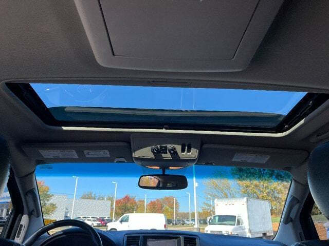 2015 Nissan Armada 26