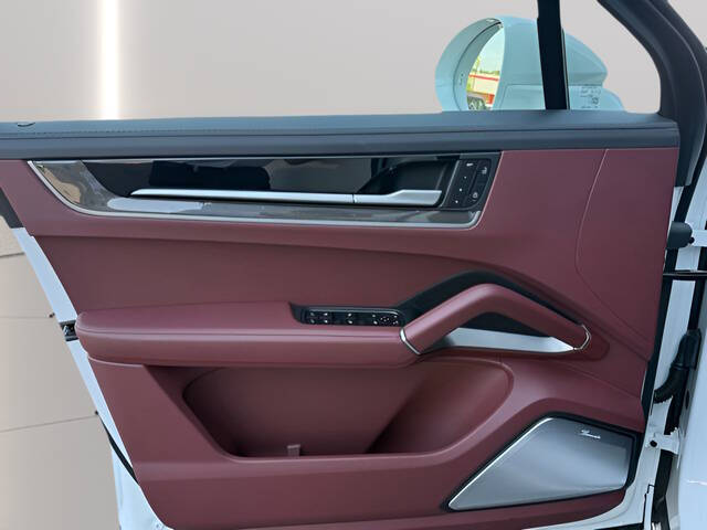 2025 Porsche Cayenne GTS
