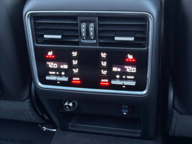 2021 Porsche Cayenne Turbo S E-Hybrid Coupe