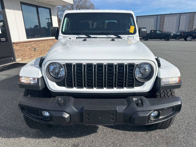 2025 Jeep Gladiator NightHawk