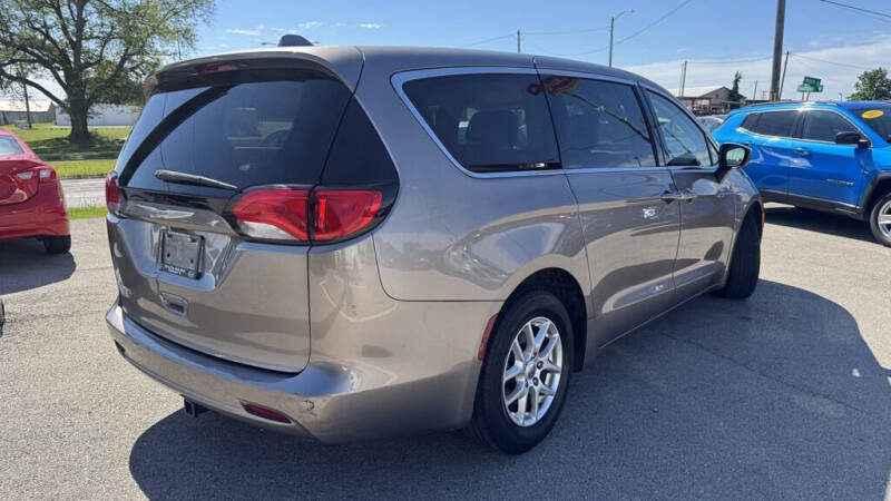 2017 Chrysler Pacifica LX
