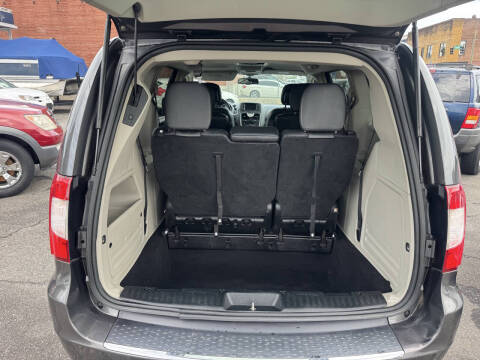 2016 Chrysler Town and Country Touring