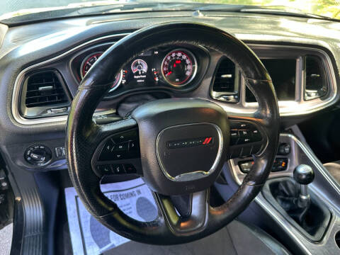 2017 Dodge Challenger 392 HEMI Scat Pack Shaker